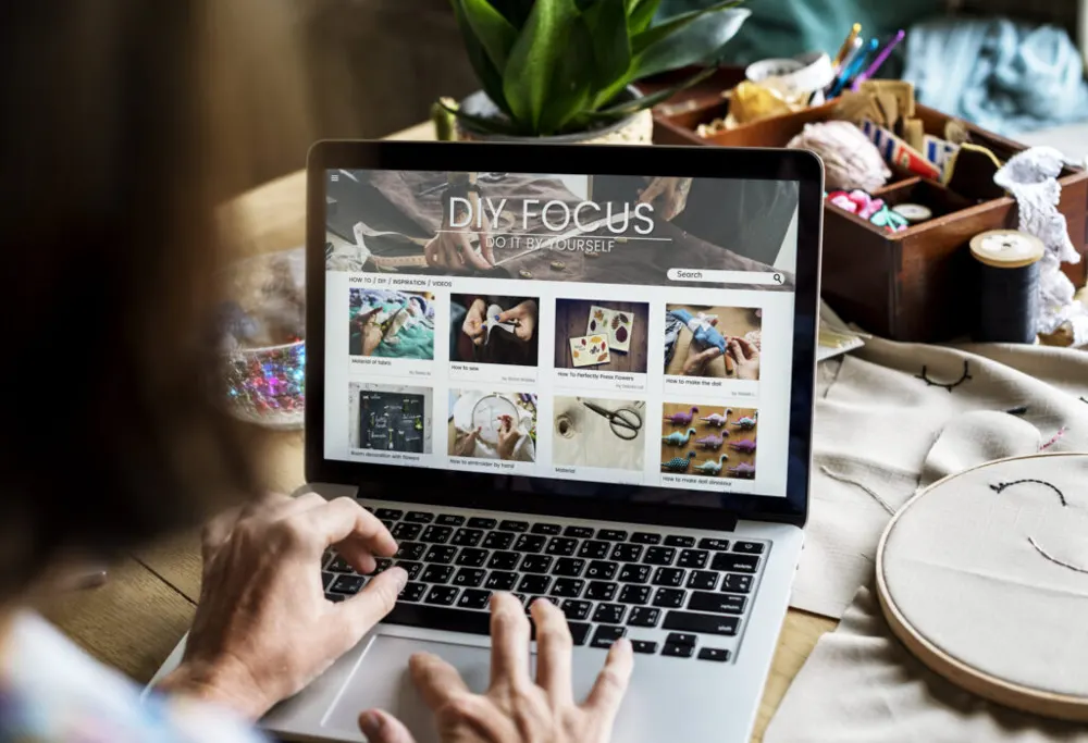Onlincer specialists at work
